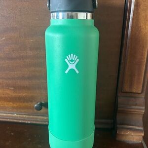 40oz Peppermint Green Hydroflask